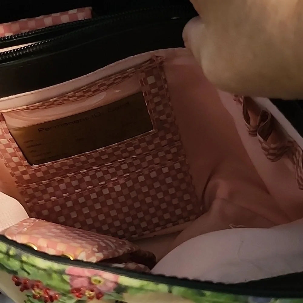 Bueno Shoulder Bag. (39) - Picture 7 of 13